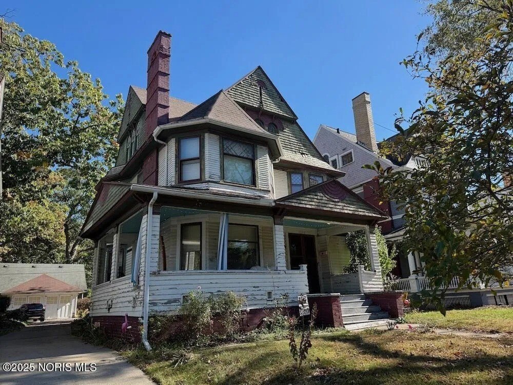 A Dream Dwelling for a Bargain Price: Renovation-Ready Abodes That You Can Buy for as Little as $47K 16 A Dream Dwelling for a Bargain Price: Renovation-Ready Abodes That You Can Buy for as Little as $47K