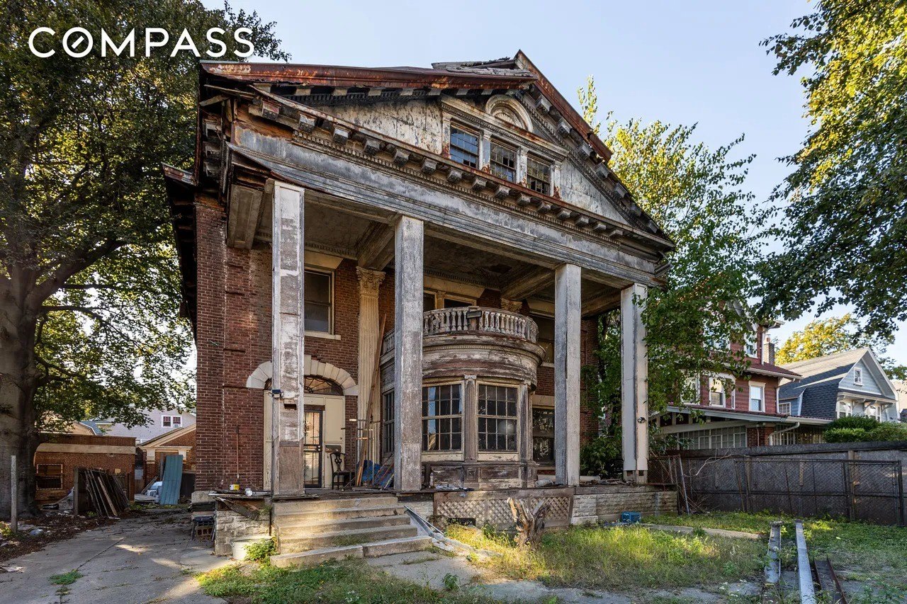 Homes With Spine-Tingling Histories: Intriguing Abodes Replete With Character That Are Ready for a Modern Makeover