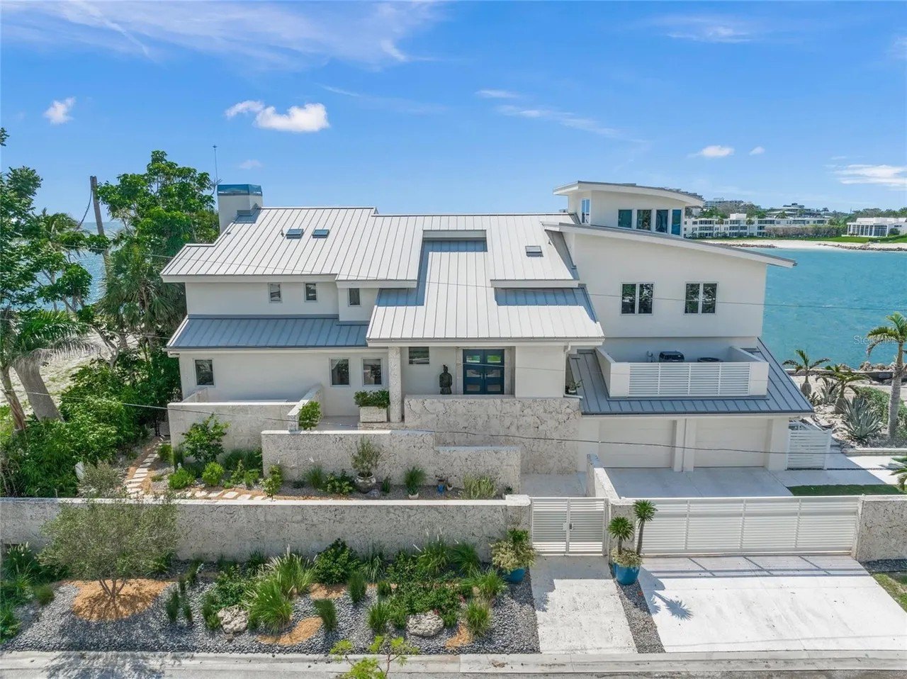 Ronald Reagan’s FDIC Chairman Lists Spectacular Gulf-Front Sarasota Mansion for $26 Million 1 This private, Lido Shores mansion in Sarasota, FL is on the market for $26 million.