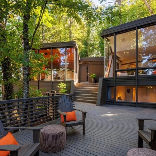 ‘Magic’ Midcentury Modern ‘Treehouse’ Designed by Famed Architect Otto Poticha Hits the Market in Oregon for $1 Million