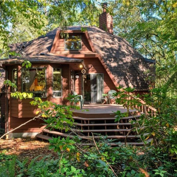 3-Acre Maine ‘Retreat’ Without Heat, Plumbing, Bathroom, or Kitchen Lists for Just $130K
