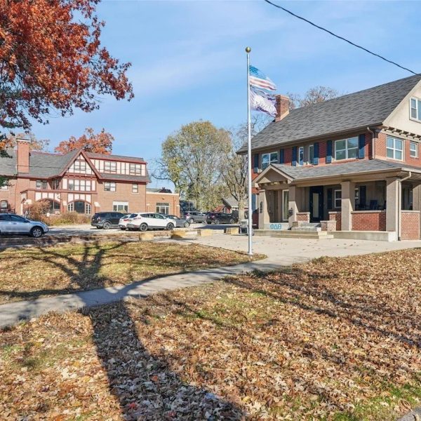 Home 38 Photo of fraternity house for sale in Des Moines, IA